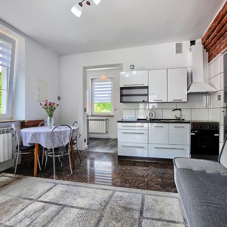 Ceglany Apartament Ustrzyki Dolne Εξωτερικό φωτογραφία