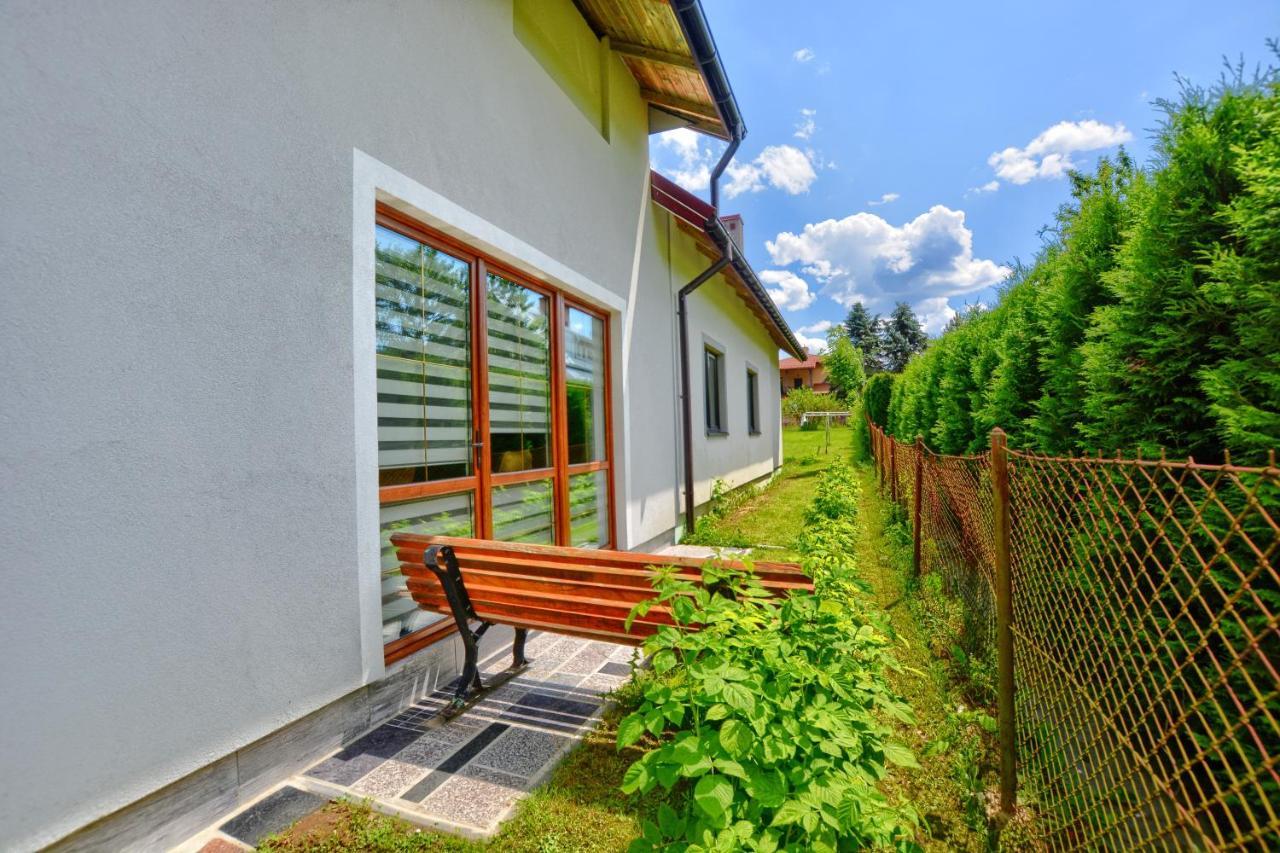 Ceglany Apartament Ustrzyki Dolne Εξωτερικό φωτογραφία